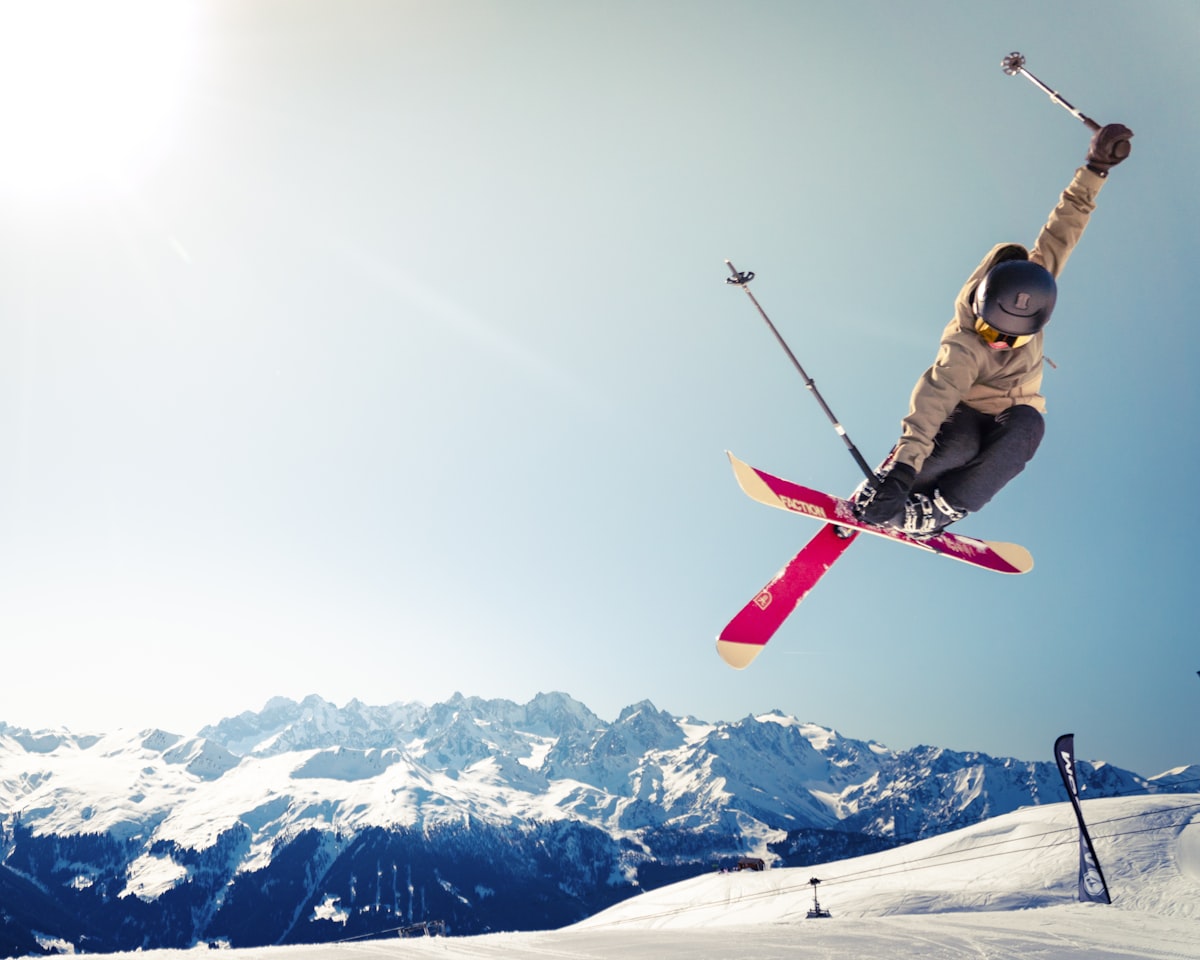 Skiing friends